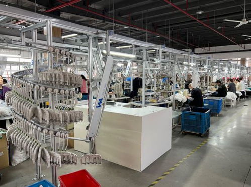 軍大衣內(nèi)卷,卷到氣質(zhì)上